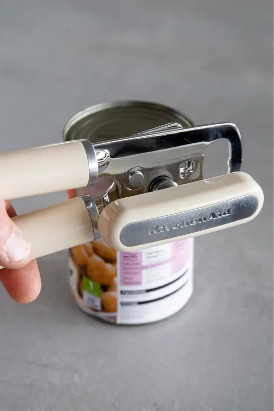 Відкривалка для банок та пляшок KitchenAid Coreline, 21 см, кремова (KAG199OHACE) - фото - №6