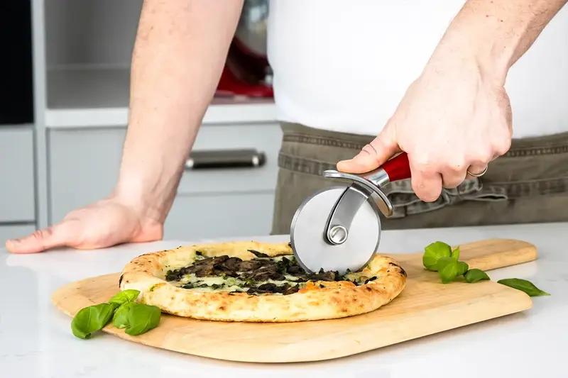 Ніж для піци KitchenAid Coreline, 22,7 см, червоний (KAG113OHERE) - фото - №12