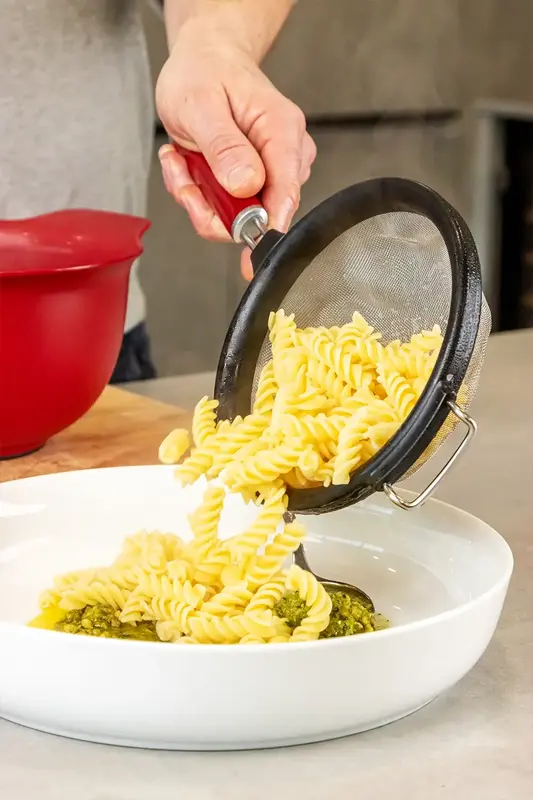 Сито KitchenAid Coreline, 18 см, червоний (KAG161OHERE) - фото - №4