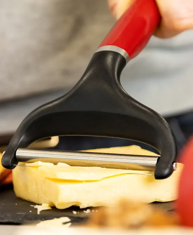 Ніж для сиру KitchenAid Coreline, 20,3 см, червоний (KAG133OHERE) - фото - №5