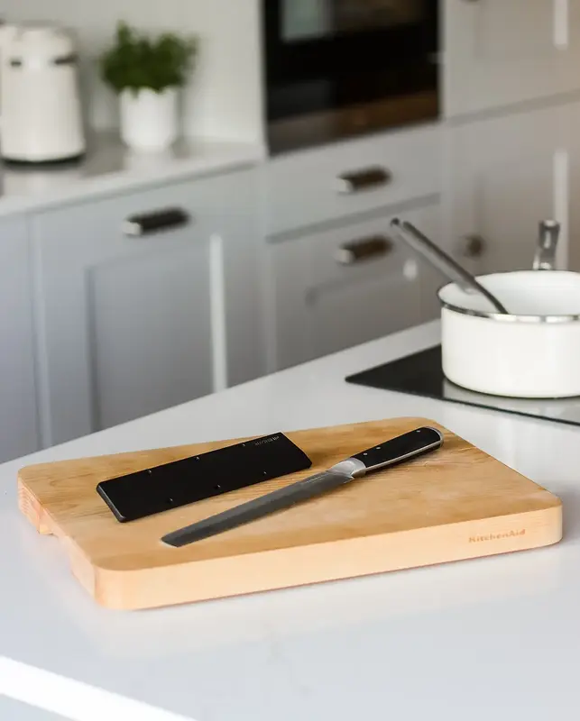 Ніж для хліба KitchenAid Coreline із захисним чохлом для леза, 20 см (KOG8IRSSOHOBA) - фото - №12