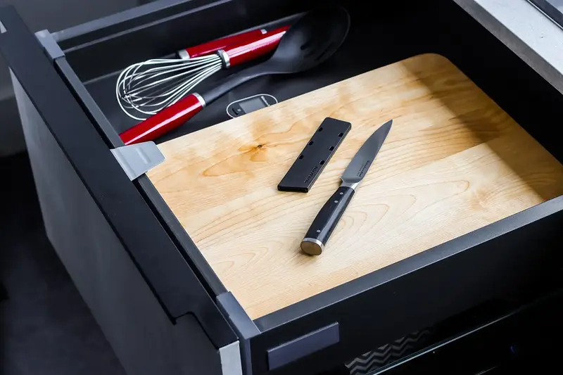 Ніж універсальний KitchenAid Coreline із захисним чохлом для леза, 11 см (KOG45TSSOHOBA) - фото - №8