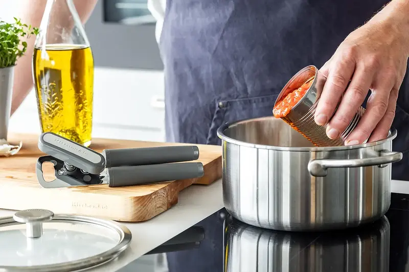 Відкривачка для банок та пляшок KitchenAid Coreline, 21 см, сірий (KES199OHCGG) - фото - №4