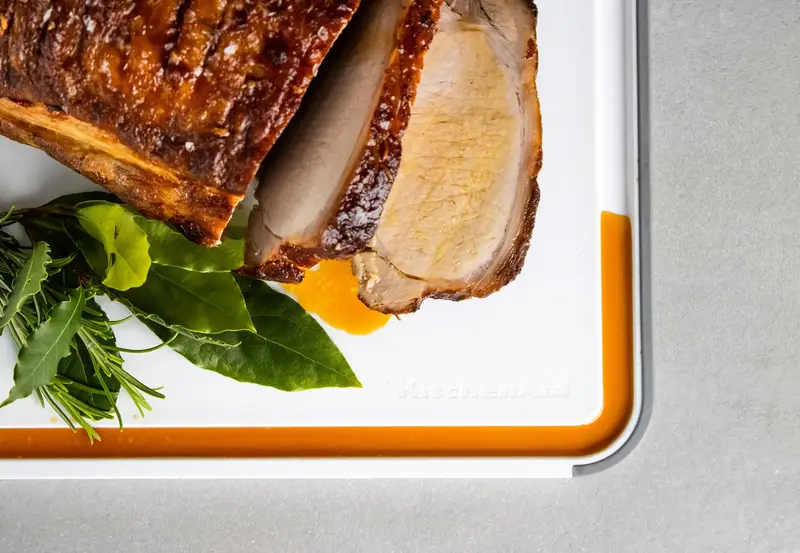 Доска для нарезки KitchenAid Universal, двухсторонняя, 35,5 х 28 х 1 см (KEG700NOSMGA) - фото - №9