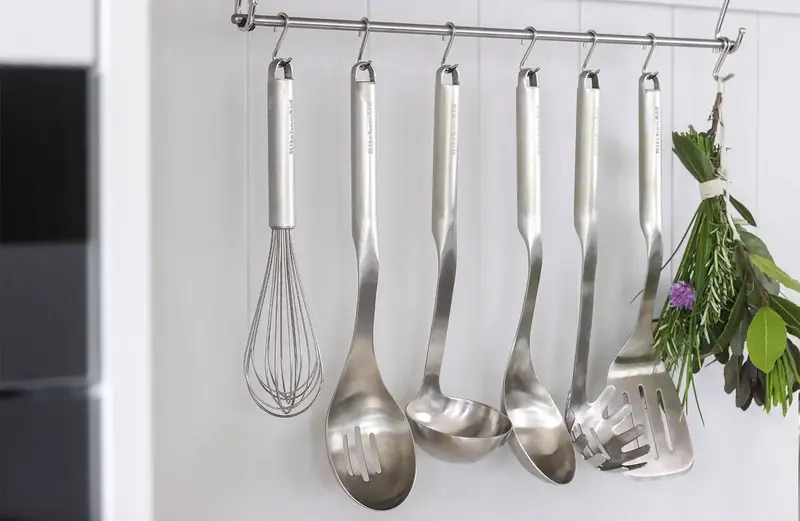 Ложка кухонна з прорізами KitchenAid Premium, 33,8 см (KMG004OHSS) - фото - №10