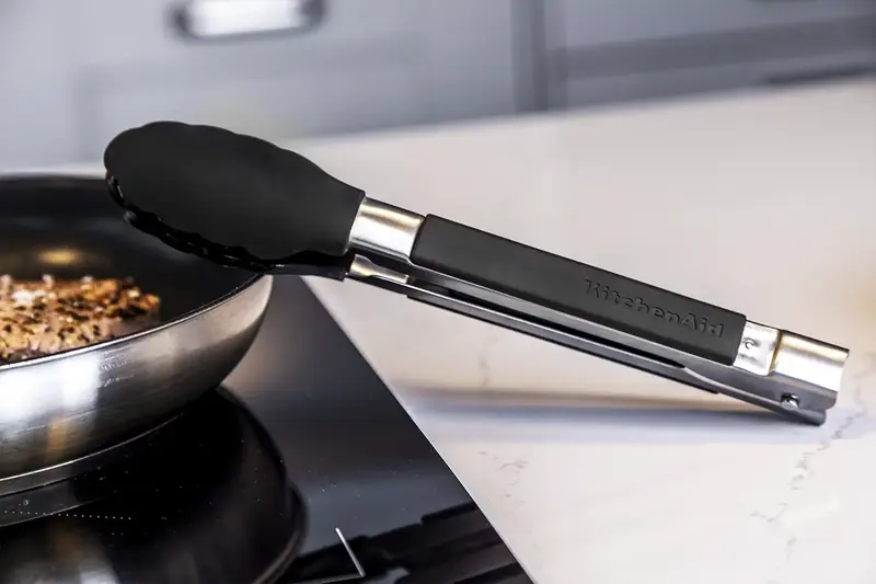 Щипці кухонні KitchenAid Universal, 24 см, чорний (KQG203OHOBE) - фото - №15