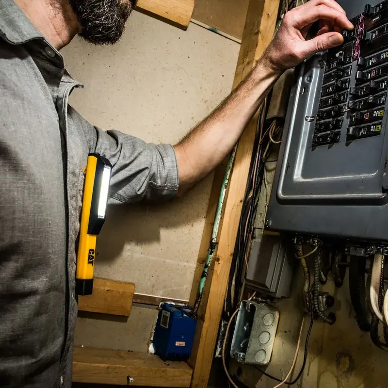 Кишеньковий ліхтарик CAT з магнітом і кліпсою, 175 лм - фото - №5