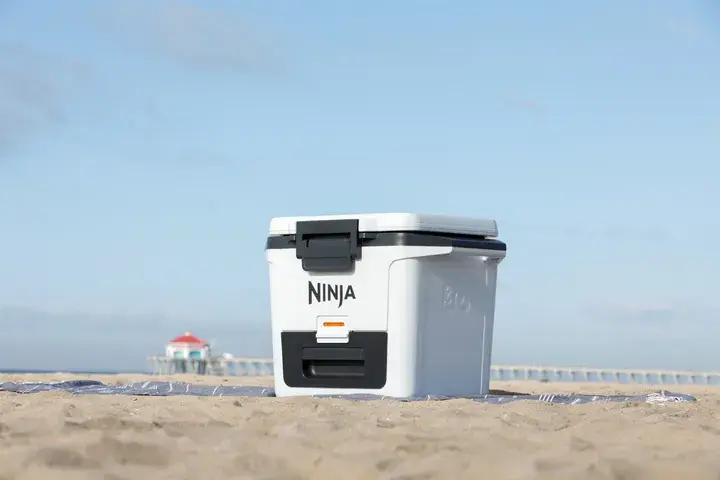 Термобокс Ninja FrostVault 28L Hard Cooler - Cloud White FB131EUWH - фото - №10
