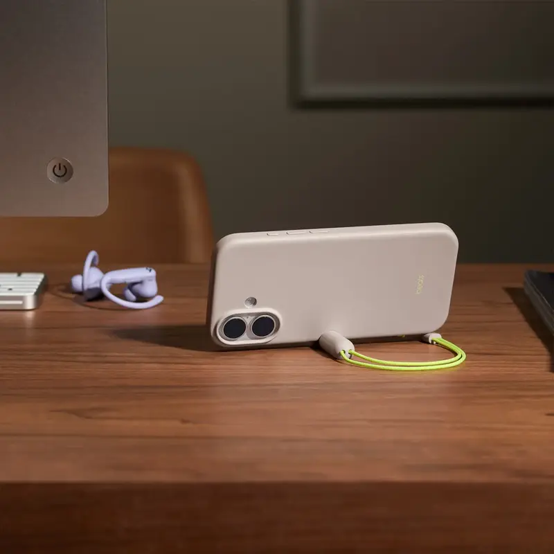 Чехол Beats iPhone 17 Kickstand Case with MagSafe and Camera Control Lime Stone (MGTL4LL/A) - фото - №4