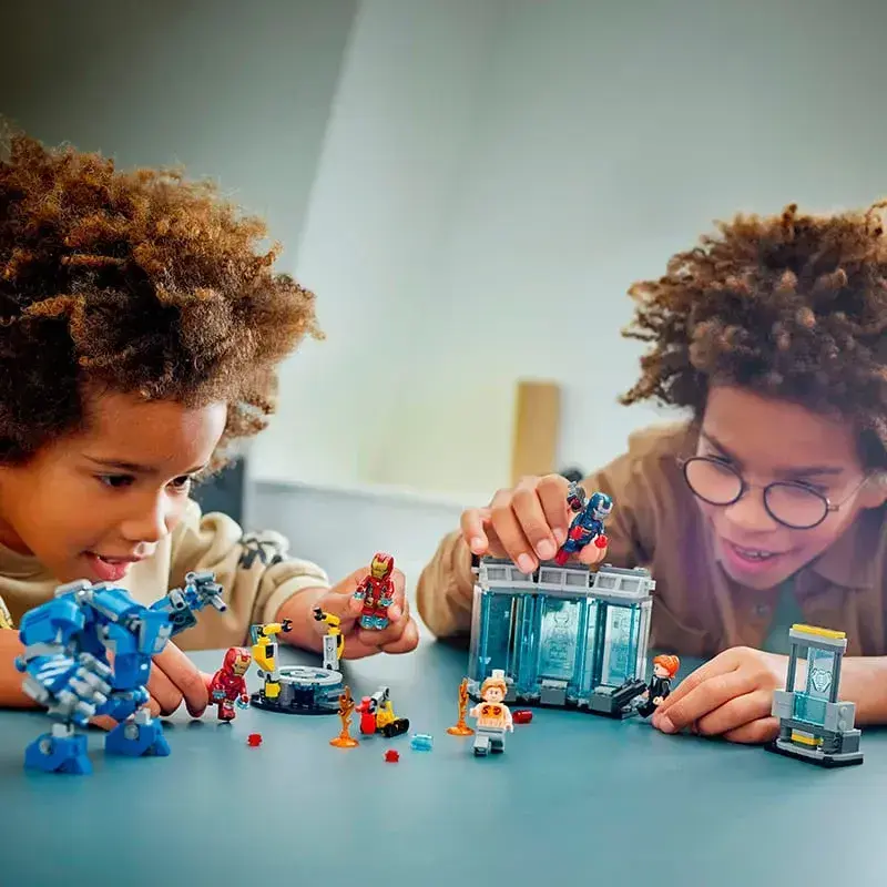 Конструктор LEGO Super Heroes Лабораторія Залізної Людини: зал обладунків, 76315 - фото - №2