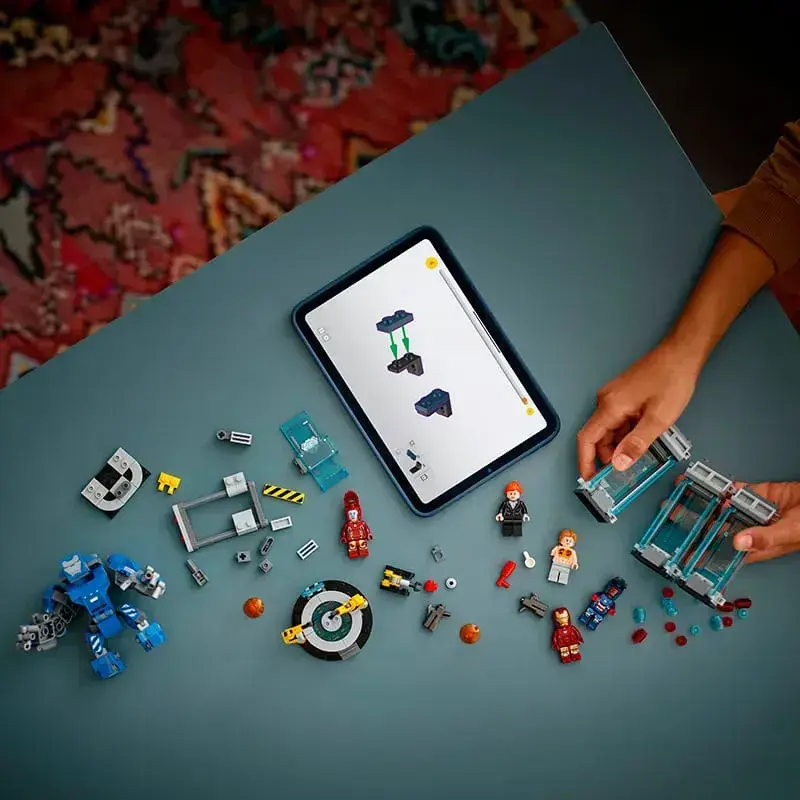 Конструктор LEGO Super Heroes Лабораторія Залізної Людини: зал обладунків, 76315 - фото - №1