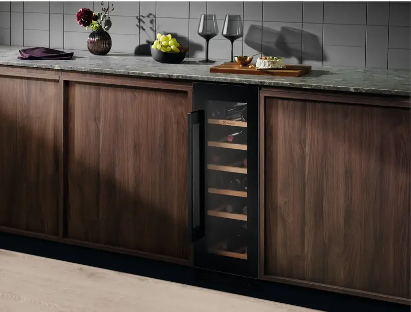 Винный шкаф Electrolux EWUS020B5B - фото - №2