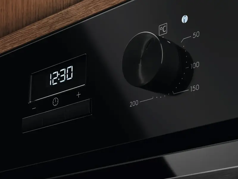 Духова шафа електрична Electrolux LOH3H00BK - фото - №1