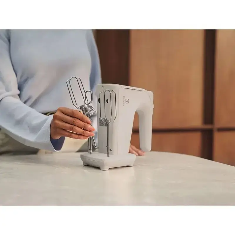 Миксер Electrolux ручной 500Вт EHM4W - фото - №5