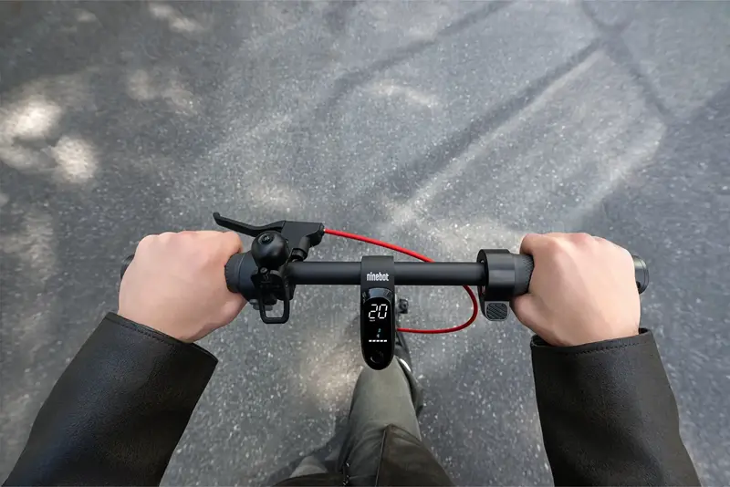 Електросамокат Segway-Ninebot F2 PRO E II Black (AA.05.12.03.0007) - фото - №4