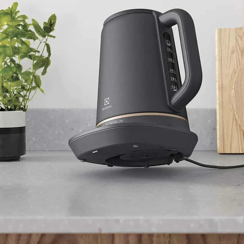 Електрочайник Electrolux 1.7л E7K1-6BP - фото - №7