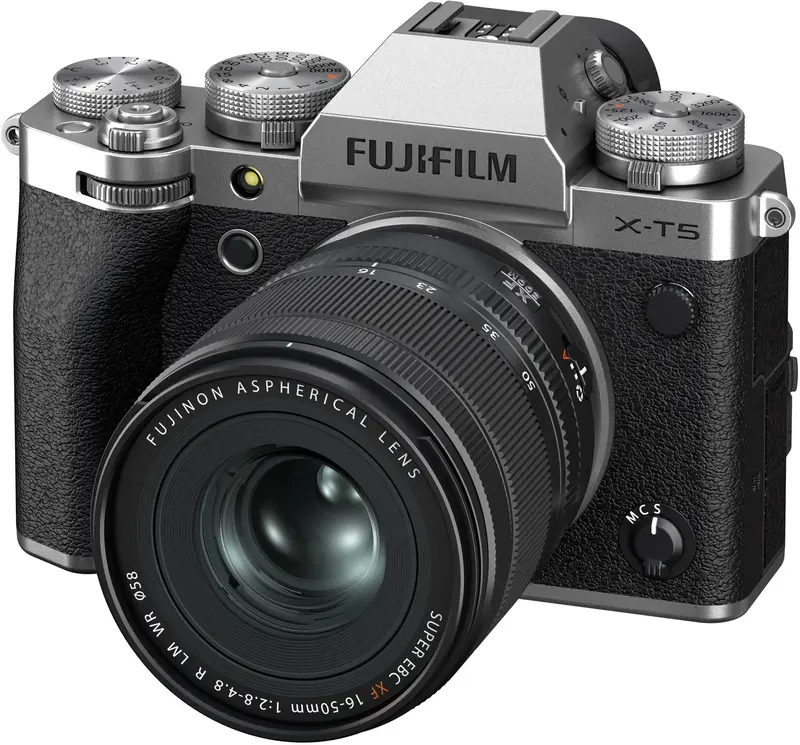 Fujifilm X-T5 + XF16-50mmと三脚付き Цифрова фотокамера Fujifilm X-T5 + XF16-50 mmF2.8-4.8 R LM WR Kit