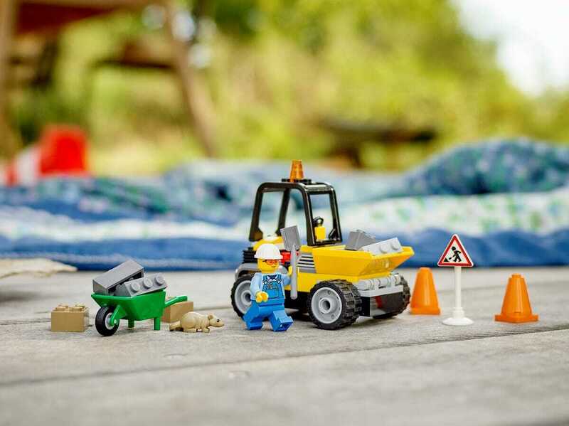 Конструктор LEGO City Пікап для дорожніх робіт 60284 фото
