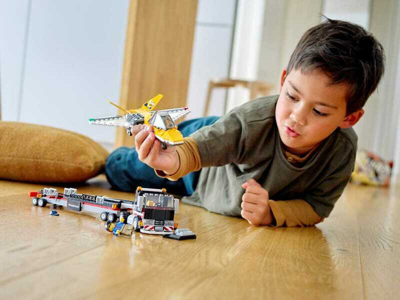 Конструктор LEGO City Транспортування літака на авіашоу 60289 фото