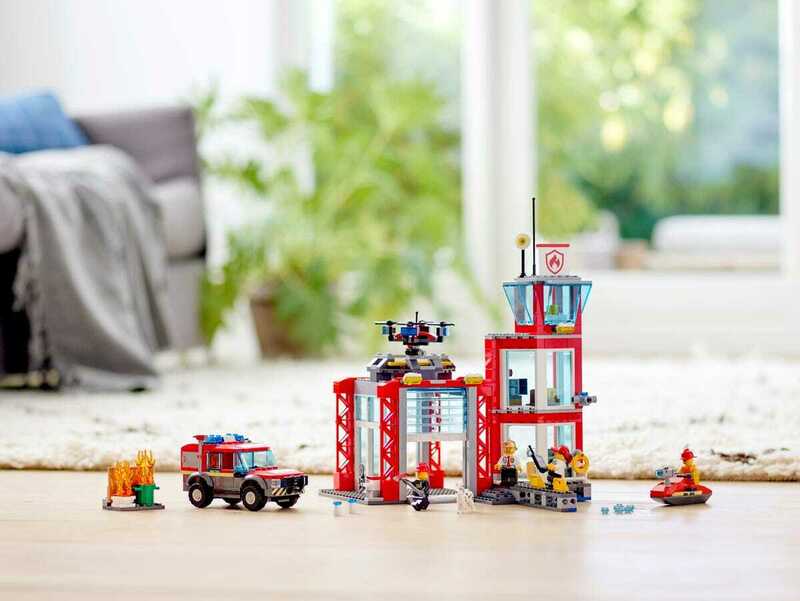 Конструктор LEGO City Пожежне депо 60215 фото