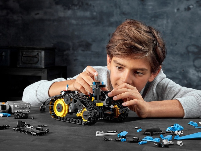 Конструктор LEGO Technic Каскадерський гоночний автомобіль на радіокеруванні 42095 фото