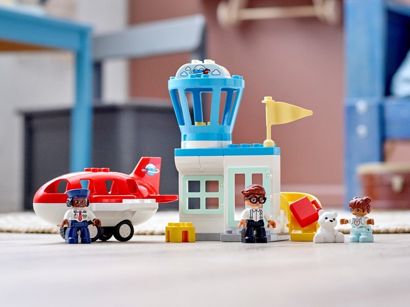 Конструктор LEGO DUPLO Літак і аеропорт 10961 фото