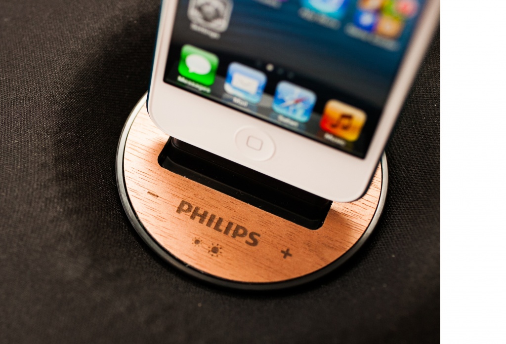 Philips_Bedroom_Docking_Speaker_DS1155_35551446_04.jpg
