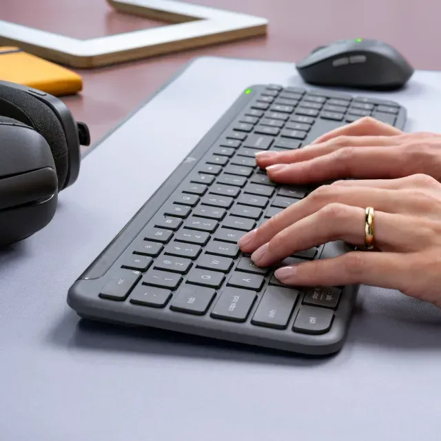 Logitech MK950 Signature Slim