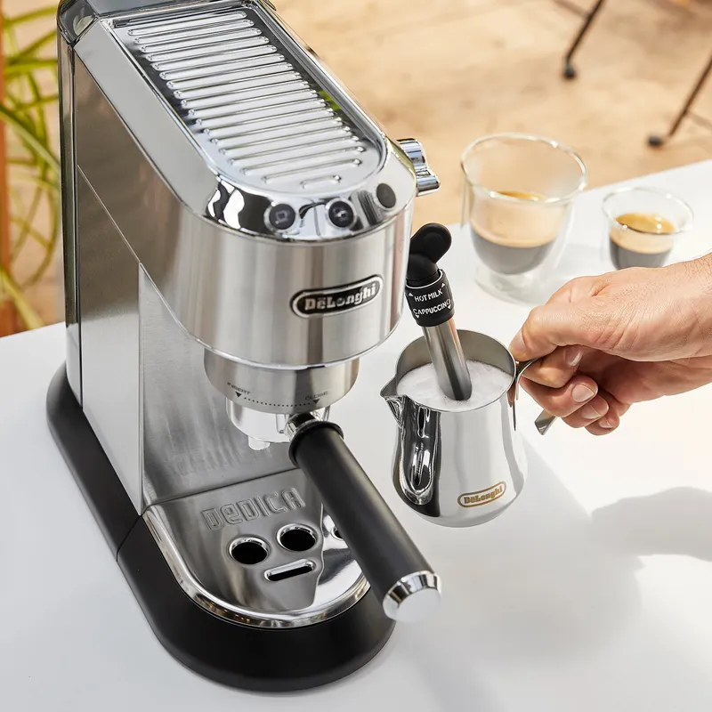 Кавоварка De'Longhi Dedica EC685.M