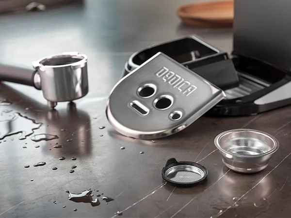 Кавоварка De'Longhi Dedica EC685.W